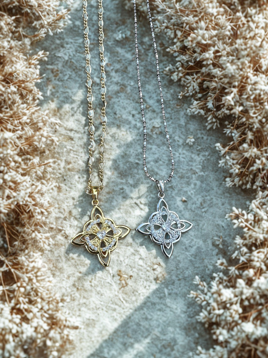 Witch's Knot Bling Necklace "Nudo de Bruja"